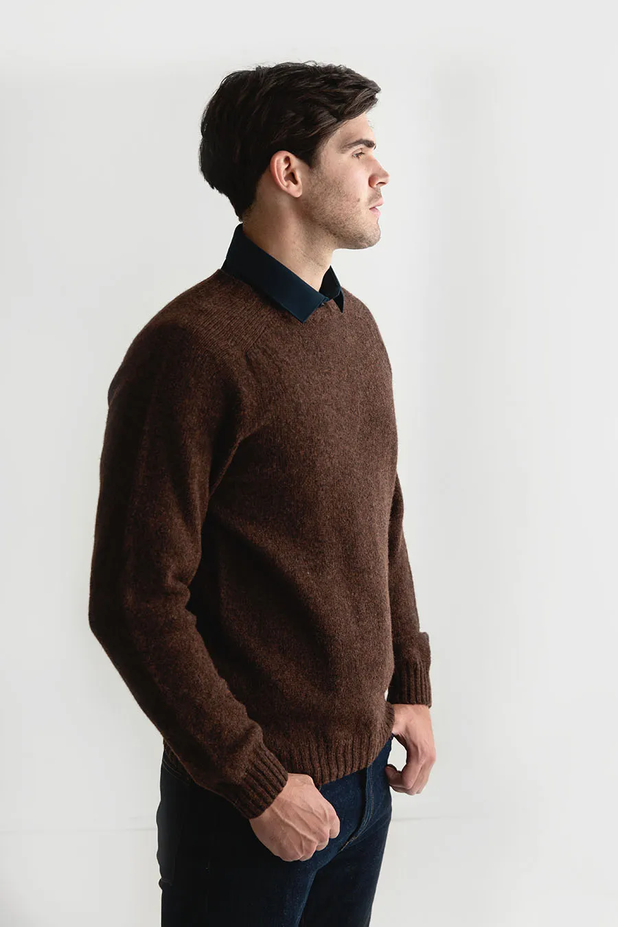 Mens Seamless Saddle Shoulder Shetland Jumper - Coffee Brown