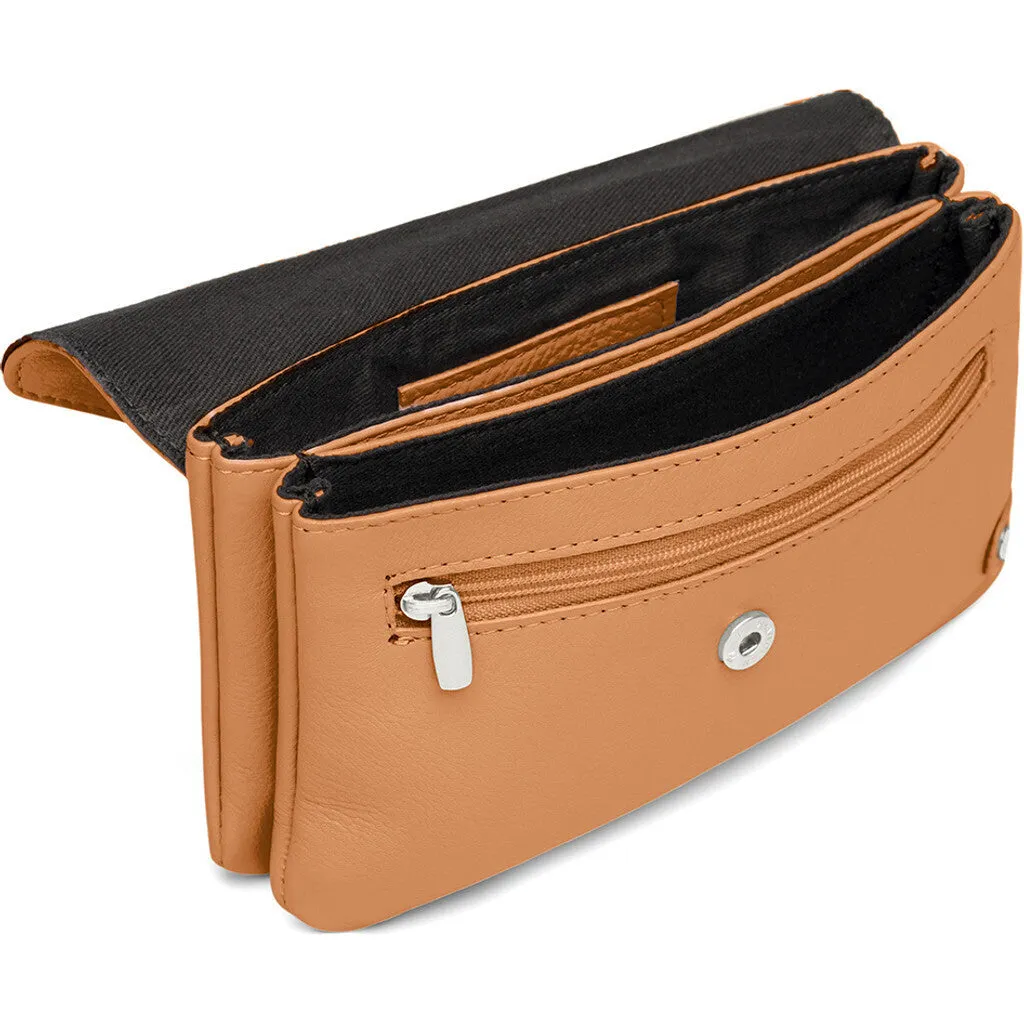 Purse/waist bag in soft leather and timeless design / 16046 - Cognac