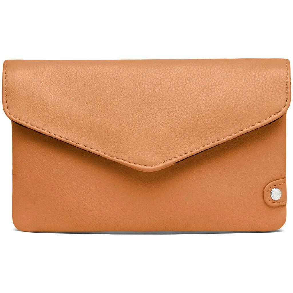 Purse/waist bag in soft leather and timeless design / 16046 - Cognac